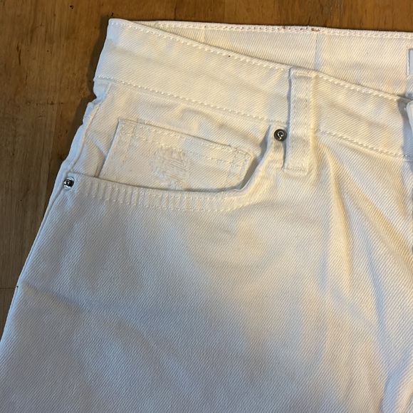 H&M white high waisted jean shorts - Picture 3 of 5
